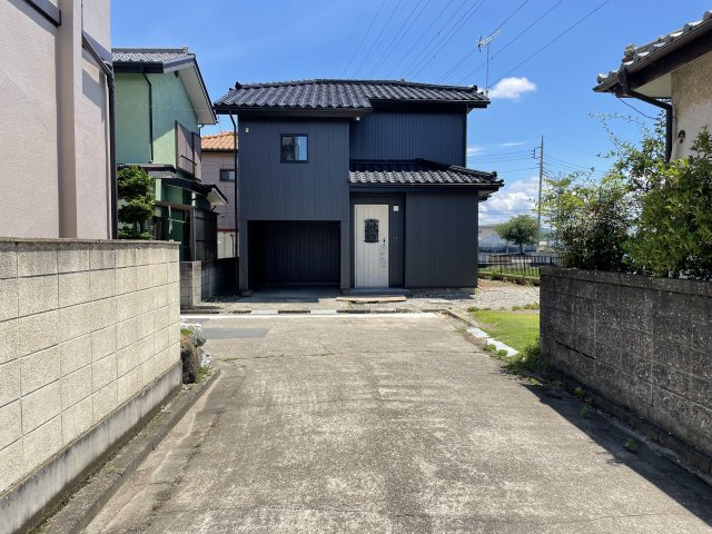 藤岡市下戸塚　中古1448の前面道路含む現地写真