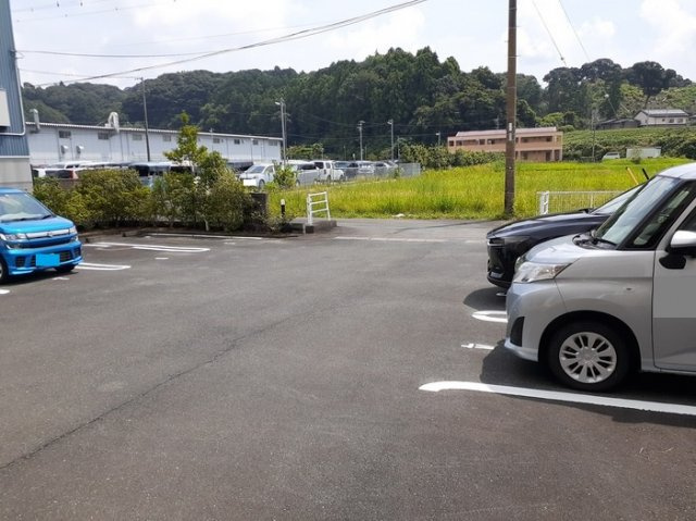 【駐車場】