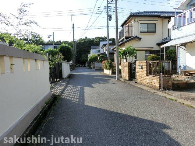 八千代台北１５丁目　中古戸建の前面道路含む現地写真|南西側約４．３ｍ私道　間口は約８．５ｍ