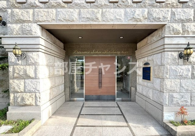 プレサンスSAKAE白川公園のエントランス