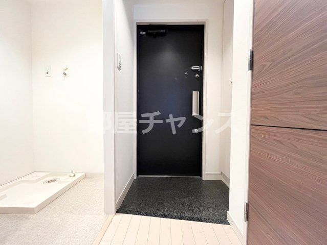 プレサンスSAKAE白川公園の玄関