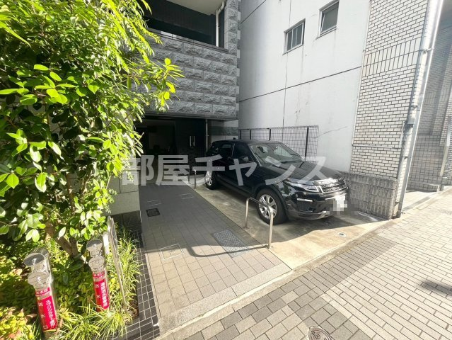 プレサンスTHE久屋大通レジェンドの駐車場