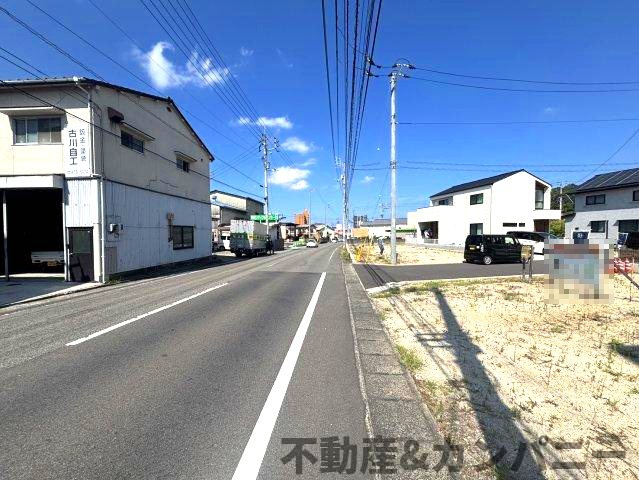 フットネスタウン鷹子町1号地　鷹子町の分譲地の前面道路含む現地写真|前面道路含む現地写真です