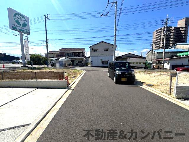 フットネスタウン鷹子町1号地　鷹子町の分譲地の前面道路含む現地写真|前面道路含む現地写真です