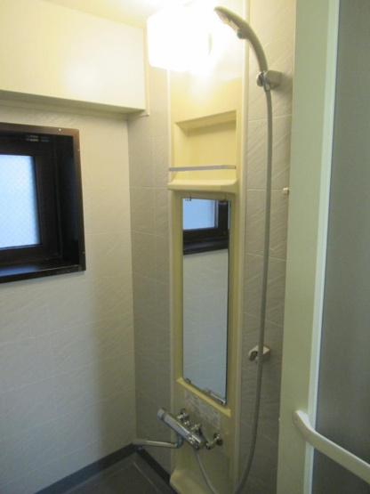 【浴室】 | モントーレ福間シティ | 水圧・水流が変化した時でも、自動的に湯水混合割合を調節し温度を一定に保ってお湯を出してくれるサーモスタット式混合水栓