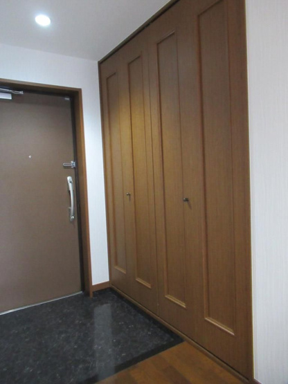 【玄関】 | モントーレ福間シティ | 玄関には大容量のシューズボックスを設置しています