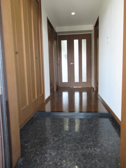 【玄関】 | モントーレ福間シティ | 収納力に優れた玄関でいつでも片付いた状態でお客様を迎えられます