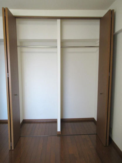 【収納】 | モントーレ福間シティ | ハンガーポール付きの使いやすいクローゼット