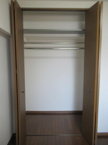 【収納】 | モントーレ福間シティ | 各部屋にはクローゼットを完備しています！収納が多いお家はすっきりして快適空間です♪