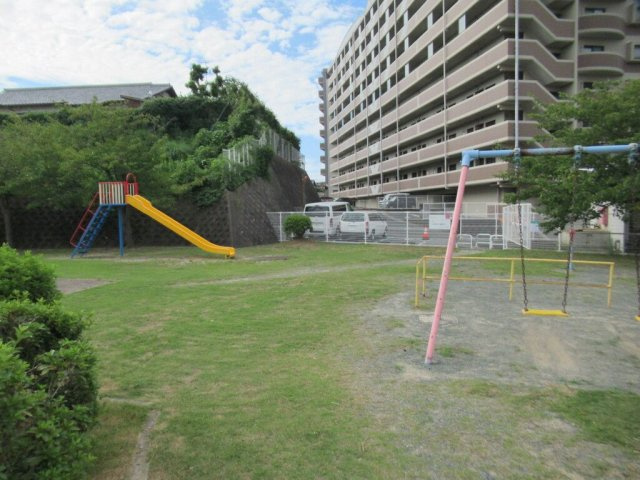 【周辺】 | モントーレ福間シティ | マンションそばに公園があるので、お子様の遊び場にピッタリ！