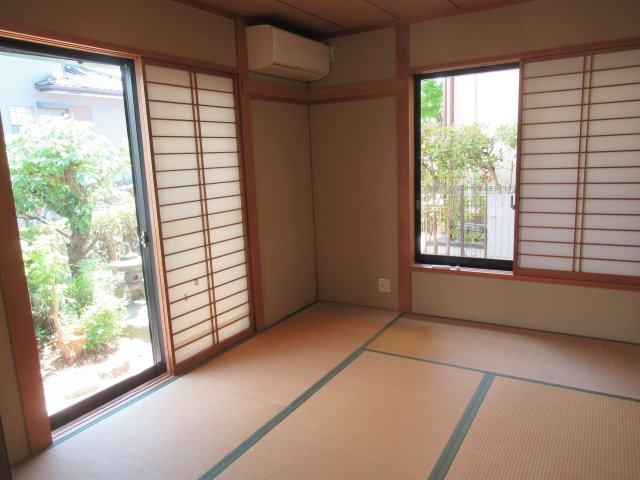 【和室】 | 筑紫野市天拝坂５丁目　戸建て | 1階の和室はお庭に面した明るいお部屋です