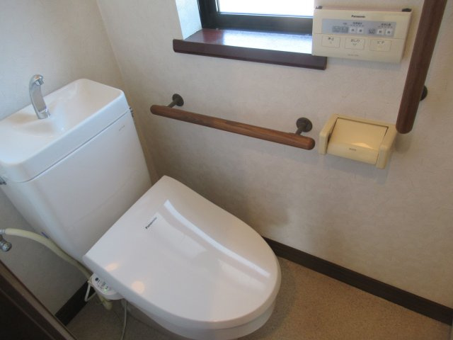 【トイレ】 | 筑紫野市天拝坂５丁目　戸建て | 2階にもトイレがあるので混み合いやすい時間帯でも安心ですね