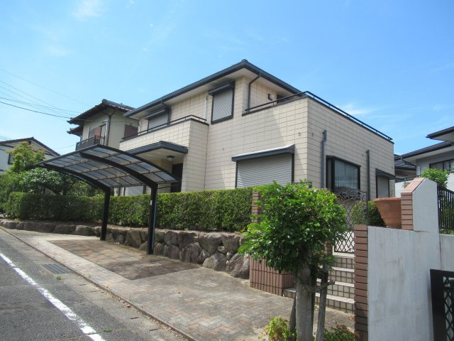 【駐車場】 | 筑紫野市天拝坂５丁目　戸建て | 家の前面2台分の駐車スペースがあります。1台はカーポート付です