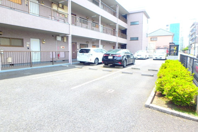 ★敷地内駐車場★（空き状況・使用料等詳細はご確認下さい）