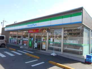 ファミリーマート日野バイパス店まで20ｍ