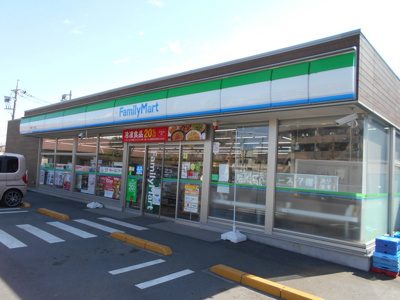 ファミリーマート日野バイパス店まで20ｍ