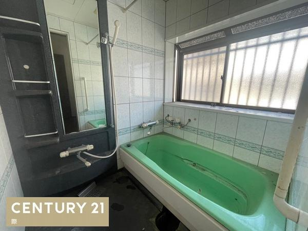 和歌山市西庄　中古戸建・土地セット売りの浴室|【２階建て室内】