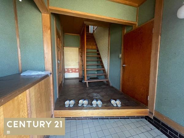 和歌山市西庄　中古戸建・土地セット売りの玄関|【２階建て室内】