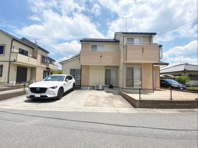 糟屋郡篠栗町和田三丁目（戸建）の外観|アイボリーとレンガ調の外壁は、温かさと落ち着きを感じます！