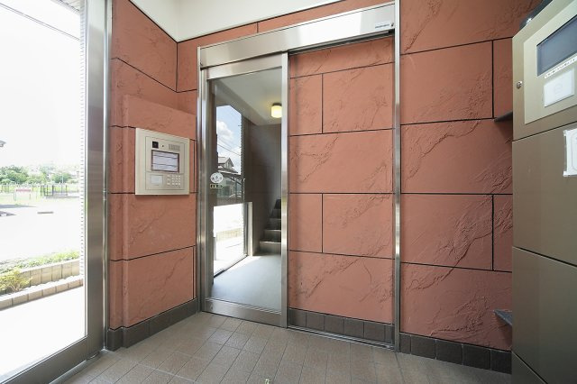 プレステージ弐番館のエントランス