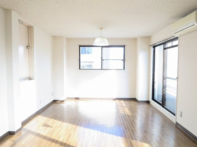 ハウス今出川の居間・リビング