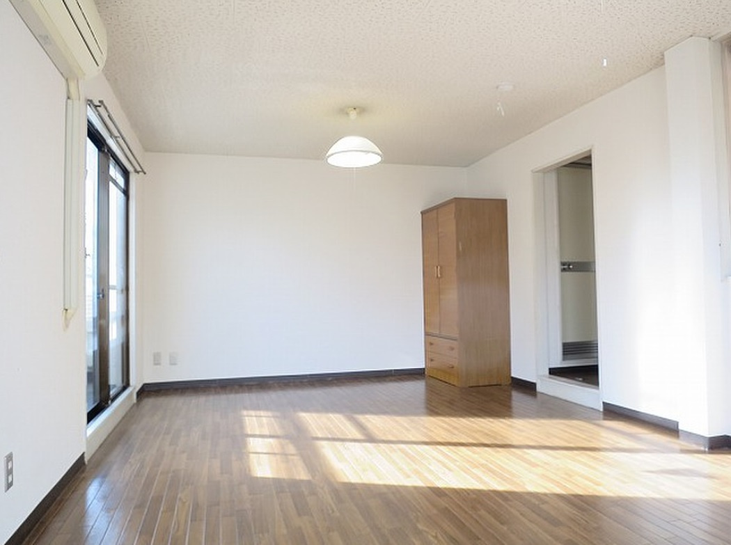 ハウス今出川の居間・リビング