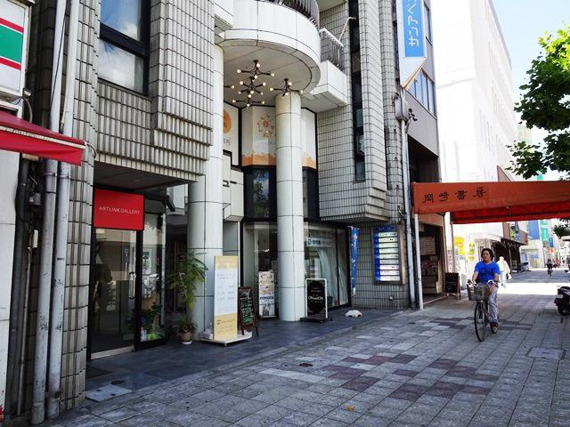 本町通 サンアベニューのエントランス