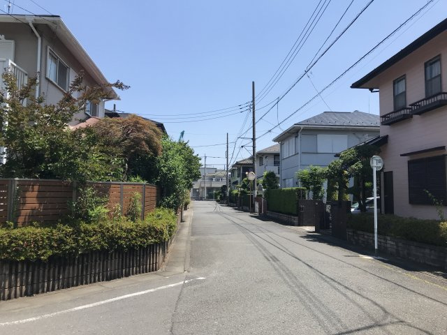 鴻巣市赤見台２丁目の売地の前面道路含む現地写真
