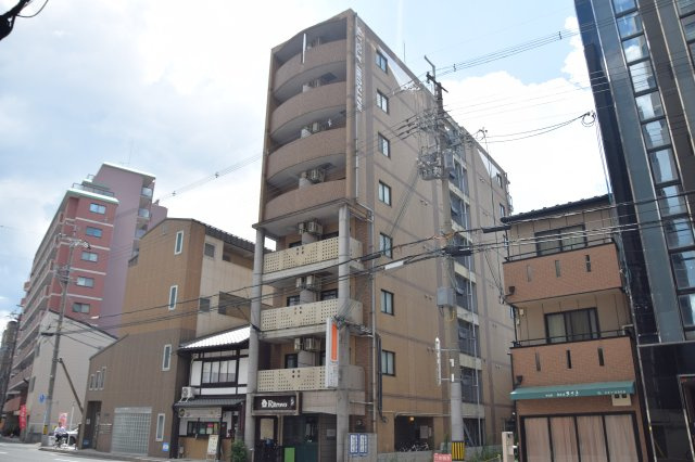 エクセレント御所西の外観