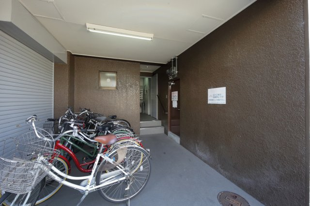 登翔館の駐車場