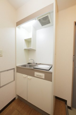 登翔館のキッチン