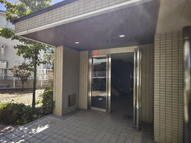 グローバルKのエントランス|建物の内部です