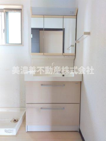 ６３３２５　岐阜市岩崎中古戸建ての独立洗面台