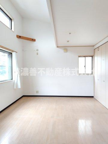 ６３３２５　岐阜市岩崎中古戸建ての洋室