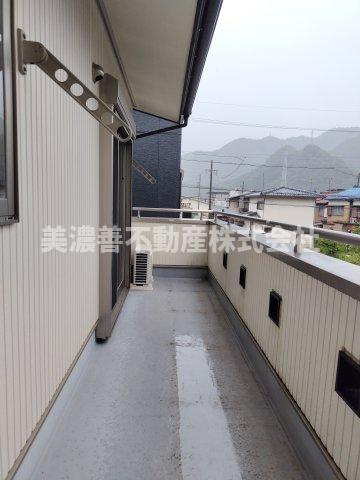 ６３３２５　岐阜市岩崎中古戸建てのバルコニー