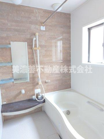 ６３３２５　岐阜市岩崎中古戸建の浴室