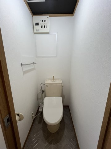 エクセル原口のトイレ|落ち着いた色調のトイレです
