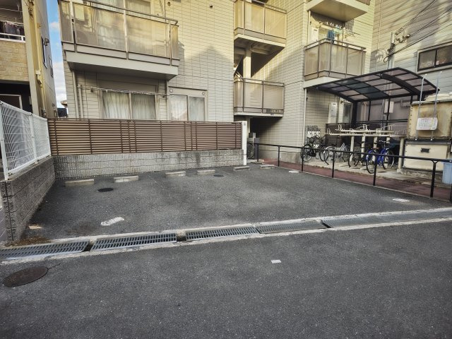 エクセル原口の駐車場|駐車スペースもあります