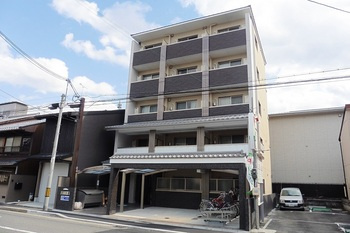 Avenir鷹司の外観