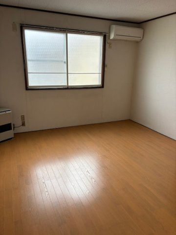 コーポリンクスⅢの居間・リビング|日当たり良好のお部屋です！