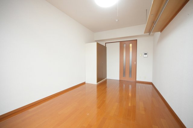 フレッセ新田辺の居間・リビング