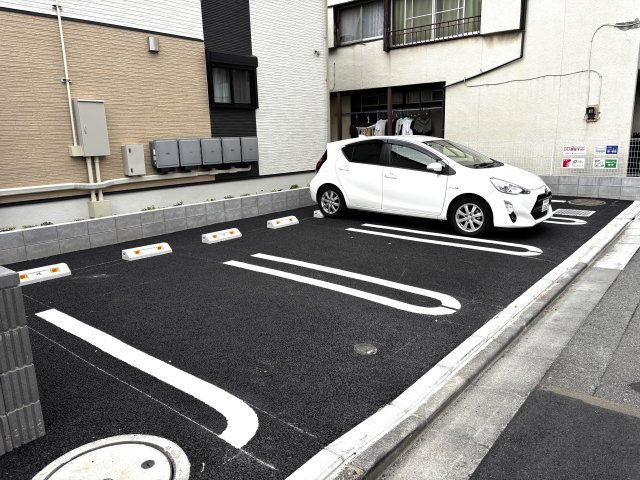 フォンターナ・アリアの駐車場