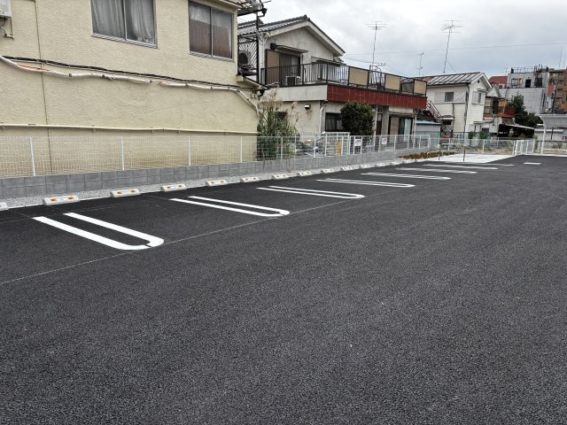 フォンターナ・アリアの駐車場
