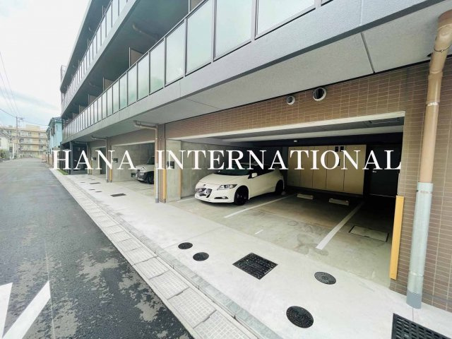 ライムレジデンスミョウデンの駐車場