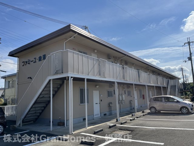 ファミーユ金澤の外観