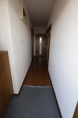 クレスト本町の玄関