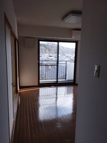 クレスト本町の居間・リビング