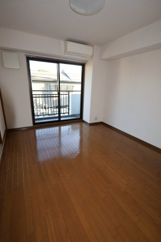 クレスト本町の居間・リビング