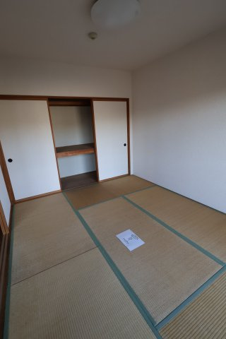 クレスト本町の和室