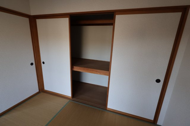 クレスト本町の和室